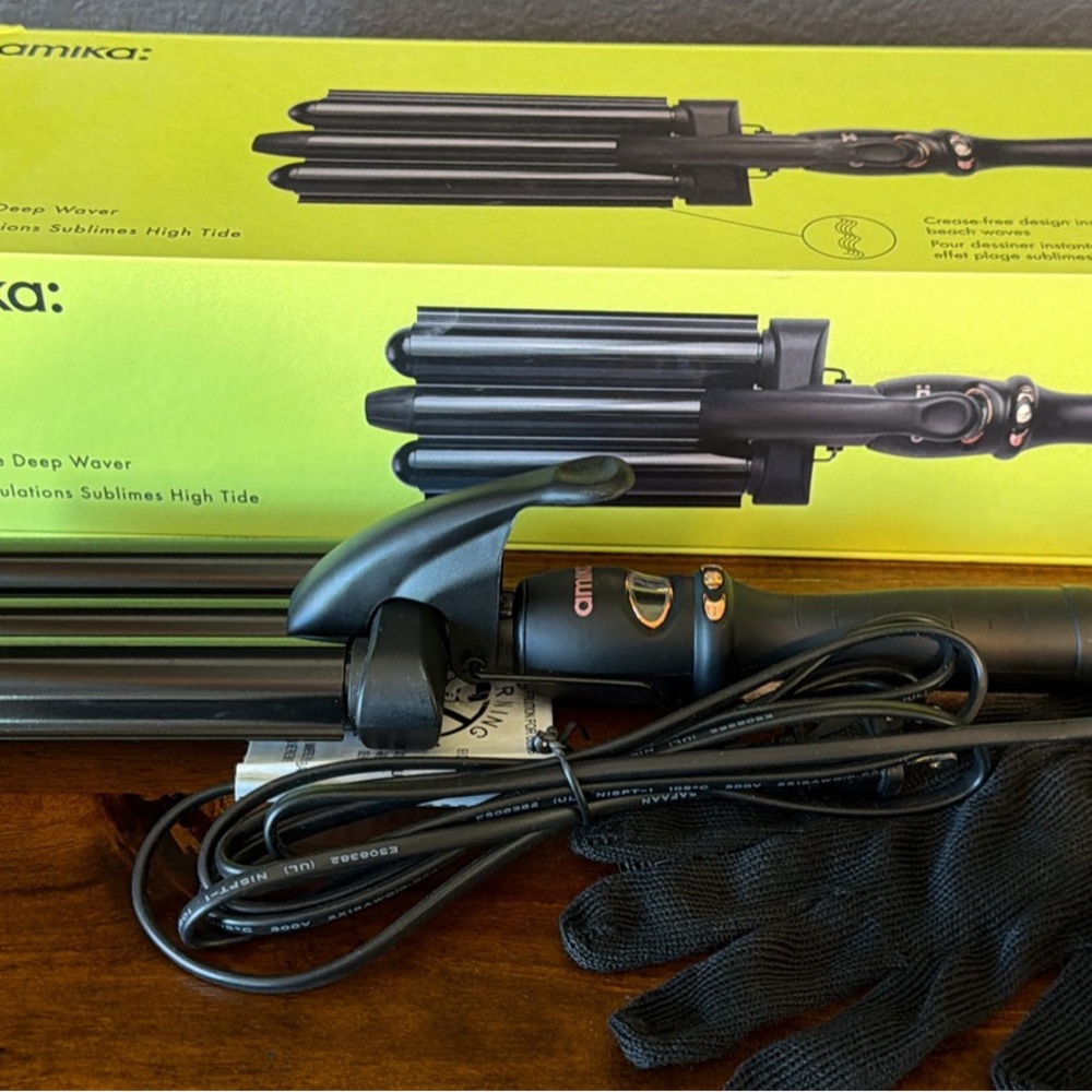 Amika Black Hair Waver